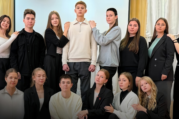 А зори здесь тихие (Школьный театр "Ступени успеха", МАОУ "Кабанская СОШ")