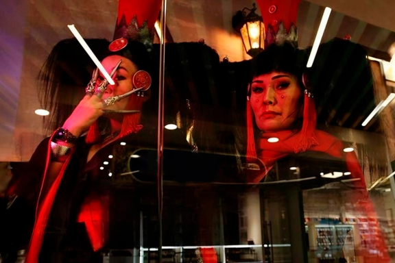 &Kcy;&ocy;&rcy;&ocy;&lcy;&softcy; &ucy;&mcy;&icy;&rcy;&acy;&iecy;&tcy;&sol; Y&khcy;&ecy;&zhcy;&ecy; &yacy;&dcy;&acy;&shcy;&acy;h&acy;&ncy; &kcy;&ocy;&rcy;&ocy;&lcy;&softcy;