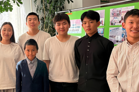 Нангин hахюуhахан (Школьный театр "Шэдите Абдар", Исингинская СОШ)