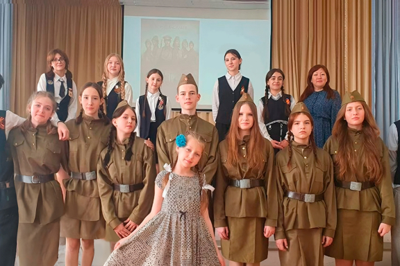 Читаем книги о войне-А зори здесь тихие (Школьный театр "Я-Лидер", МАОУ "СОШ №1" )